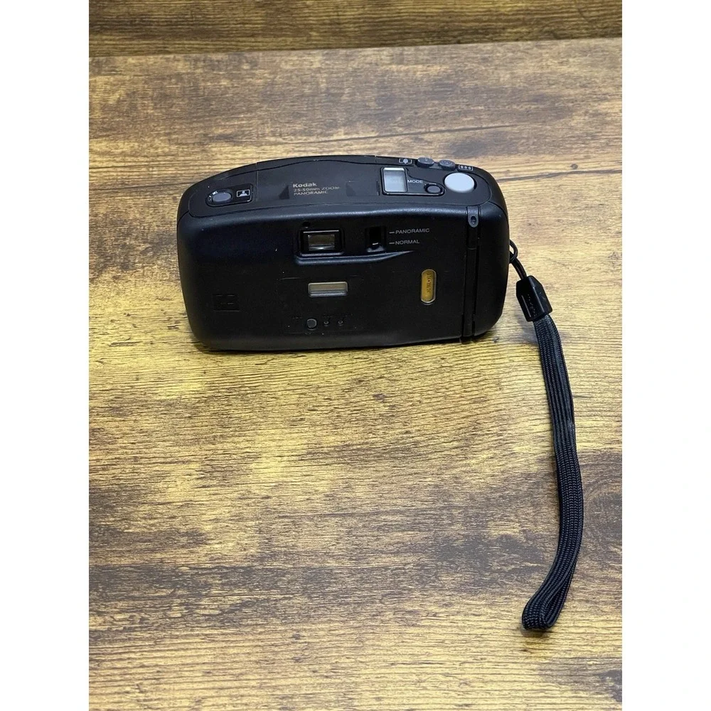 Vintage Kodak Cameo Zoom Plus 25-50mm Panoramic 35mm Camera. G.1